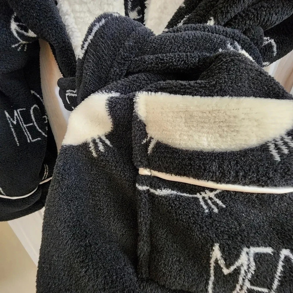 Girls Set Robe and Slippers Meow Black Cat size 6 9 XL - Picture 9 of 9